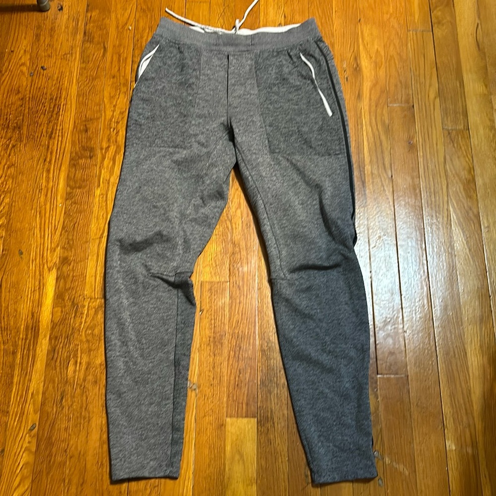 Lululemon jogger slim fit size Medium